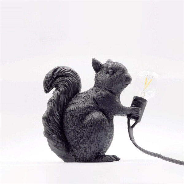 Speelse Eekhoorn Lamp met Warm Licht – Tafellamp van Hars & Acryl voor Huisdecoratie