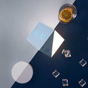 Moderne Kubus LED Wekker – Instelbare Helderheid, Digitaal Display & Stijlvolle Woondecoratie