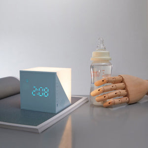 Moderne Kubus LED Wekker – Instelbare Helderheid, Digitaal Display & Stijlvolle Woondecoratie