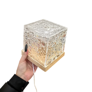 PrismWappen Kristal-Inspiratie LED Tafellamp – Elegante Geometrische Verlichting voor Thuis