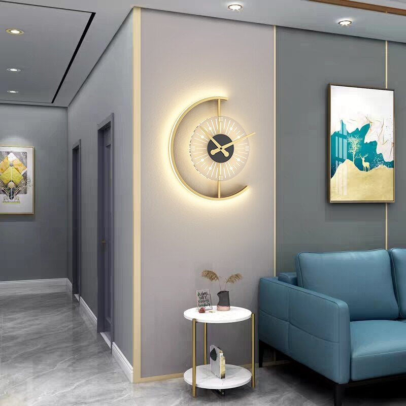 Elegante Halve Maan LED Wandklok – Moderne Woondecoratie met Verlicht Display