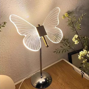 Kristallen Vleugels – Vlinder-Vormige Kristallen Tafellamp voor Elegante Woondecoratie