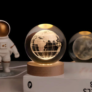 3D Kristallkugel Nachtlicht – LED Sfeerlamp met Warme Wit Licht – USB Aangedreven – Ideaal als Cadeau voor Ruimtevaartliefhebbers