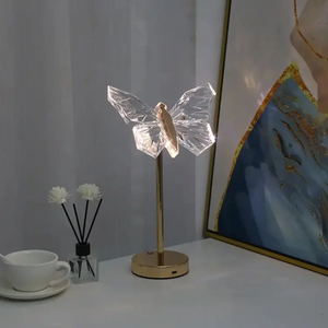 Kristallen Vleugels – Vlinder-Vormige Kristallen Tafellamp voor Elegante Woondecoratie