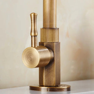 Antieke Messing Keukenkraan met Elegante Zwanenhals  Vintage Stijl  Duurzaam Ontwerp