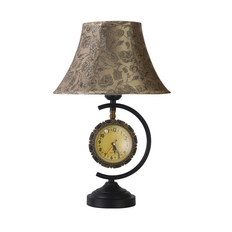 Klassieke Europese Tafellamp met Stoffen Lampenkap en Klokdesign – Elegante Binnenverlichting voor Woonkamer, Slaapkamer of Kantoor