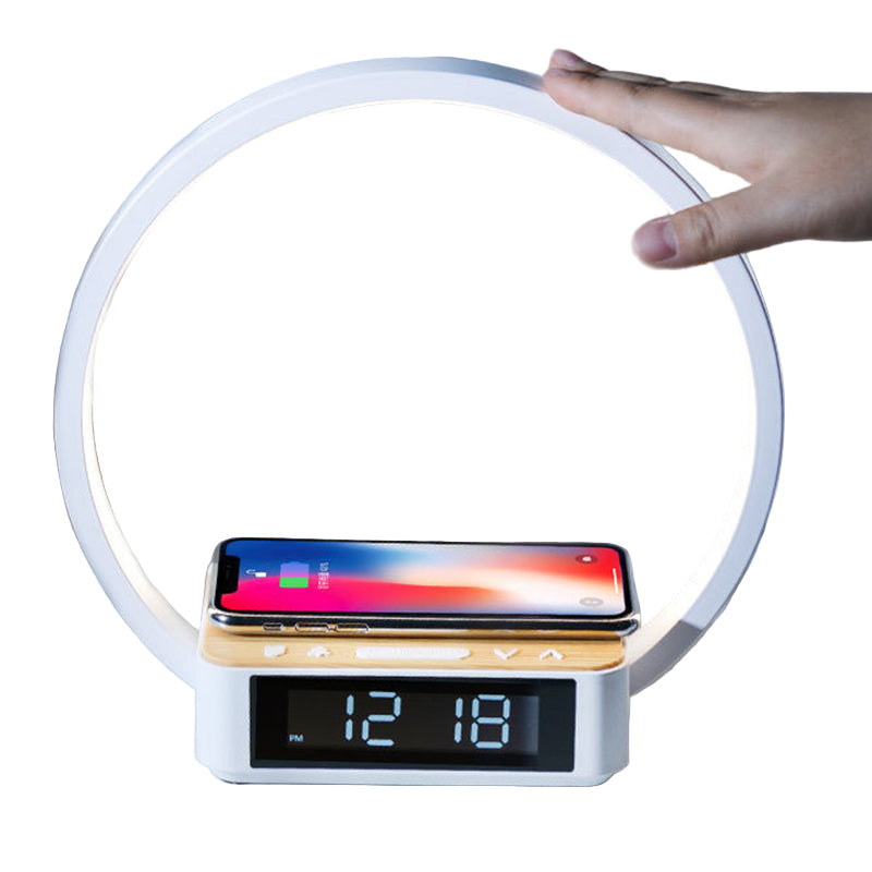 Minimalistische Ronde Tafellamp met LED-Klok & Draadloos Opladen – Moderne Bureau- en Bedlamp