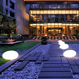Elegante Buitenlamp in Natuursteen – LED Licht voor Tuinpad & Terras