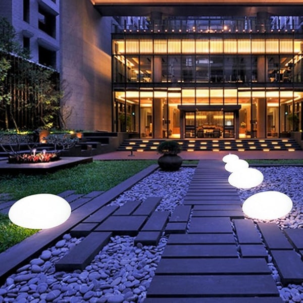 Elegante Buitenlamp in Natuursteen – LED Licht voor Tuinpad & Terras
