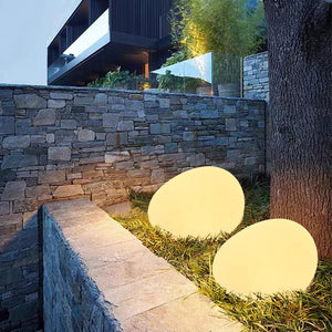 Elegante Buitenlamp in Natuursteen – LED Licht voor Tuinpad & Terras