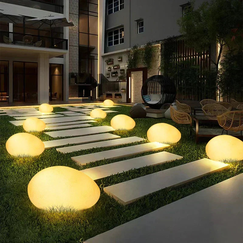 Elegante Buitenlamp in Natuursteen – LED Licht voor Tuinpad & Terras