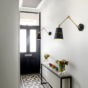 Elegante Verstelbare LED Wandlamp met Lange Zwenkarm voor Moderne Interieurs