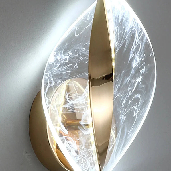 Elegante Moderne LED-Wandlamp  Gouden Afwerking met Mat Acryl Licht