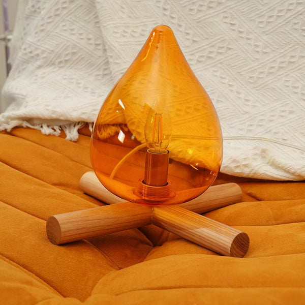 Retro Vlam Stijl Tafellamp – Gezellige Sfeerverlichting met Glazen Kap & Houten Voet
