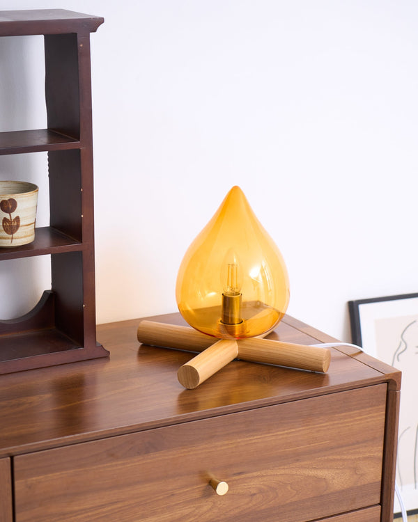 Retro Vlam Stijl Tafellamp – Gezellige Sfeerverlichting met Glazen Kap & Houten Voet