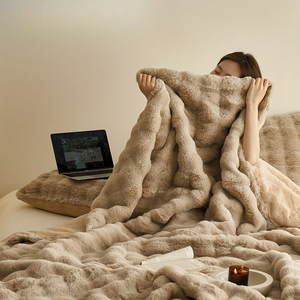 Zachte Beige Fleece Dekens – Dikke Pluche Woondeken voor Bank & Slaapkamer