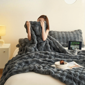 Zachte Beige Fleece Dekens – Dikke Pluche Woondeken voor Bank & Slaapkamer