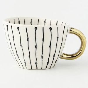 Elegant Handbeschilderde Mok met Artistiek Gouden Handvat  Stijlvolle Koffie- en Theebeker