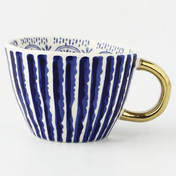 Elegant Handbeschilderde Mok met Artistiek Gouden Handvat  Stijlvolle Koffie- en Theebeker