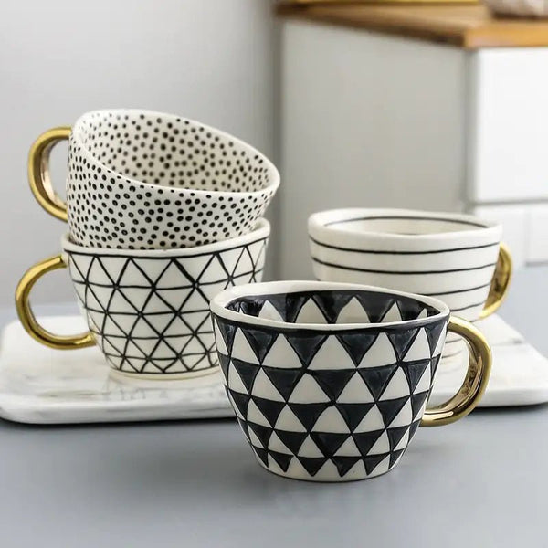 Elegant Handbeschilderde Mok met Artistiek Gouden Handvat  Stijlvolle Koffie- en Theebeker