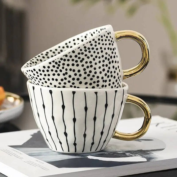 Elegant Handbeschilderde Mok met Artistiek Gouden Handvat  Stijlvolle Koffie- en Theebeker