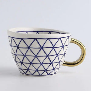 Elegant Handbeschilderde Mok met Artistiek Gouden Handvat  Stijlvolle Koffie- en Theebeker
