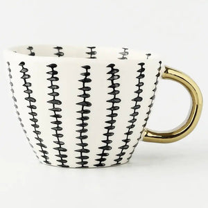 Elegant Handbeschilderde Mok met Artistiek Gouden Handvat  Stijlvolle Koffie- en Theebeker