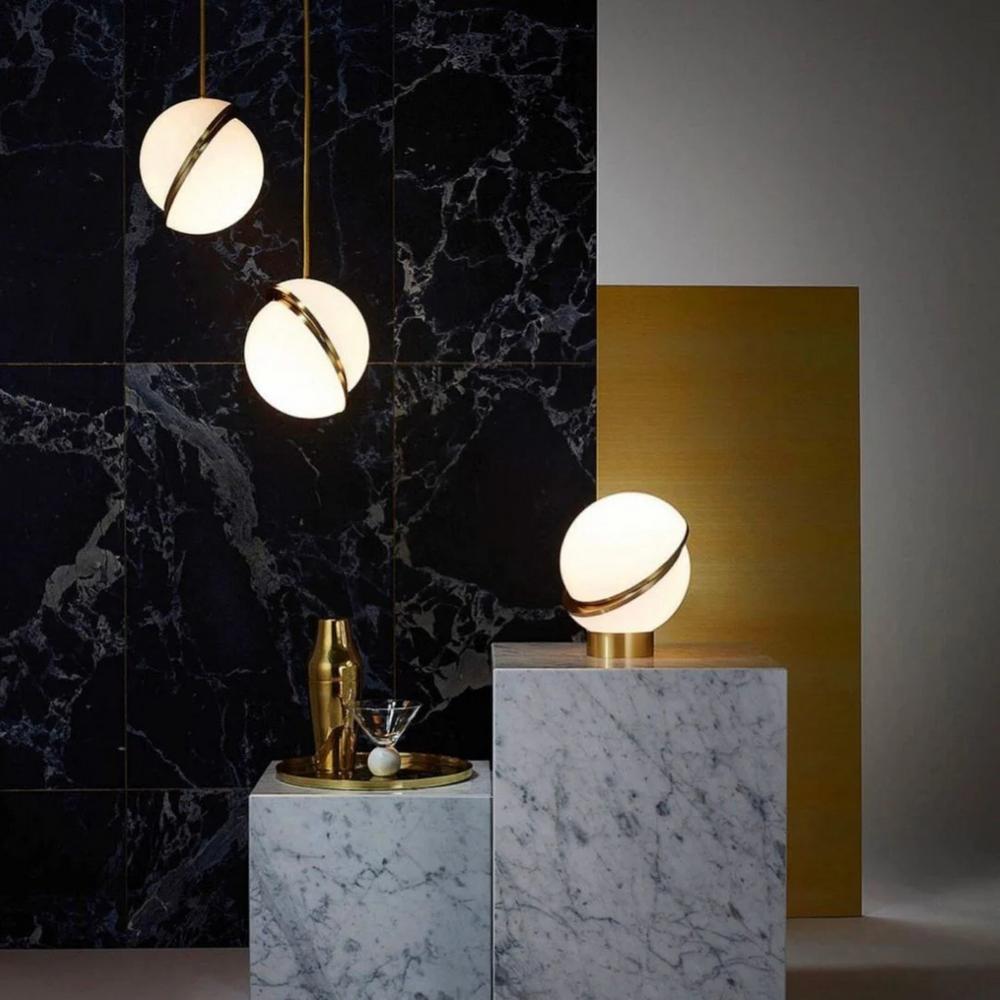 Moderne Bol Hanglamp met Gouden Accenten – Elegante LED Hanglamp voor Woonkamer