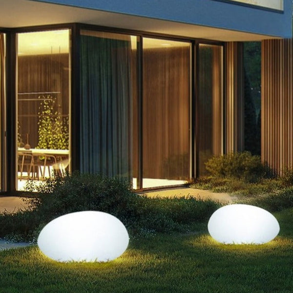 Elegante Buitenlamp in Natuursteen – LED Licht voor Tuinpad & Terras