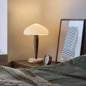 Elegante Tafellamp van Glas en Walnoot met Marmeren Accenten – Moderne Interieurverlichting