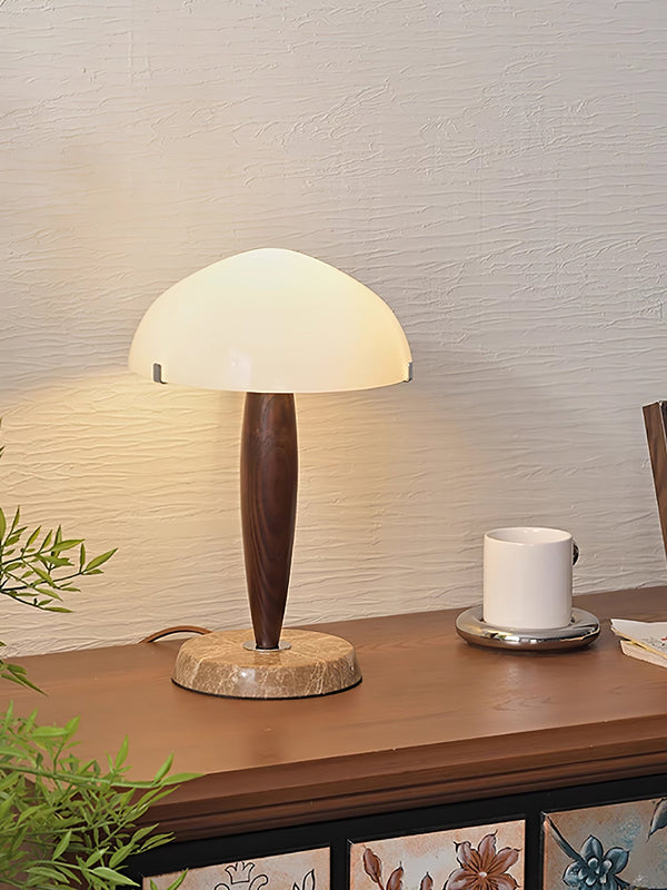Elegante Tafellamp van Glas en Walnoot met Marmeren Accenten – Moderne Interieurverlichting