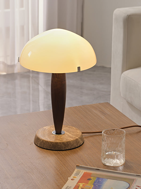 Elegante Tafellamp van Glas en Walnoot met Marmeren Accenten – Moderne Interieurverlichting