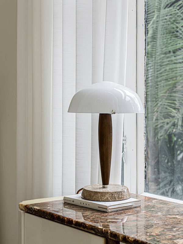 Elegante Tafellamp van Glas en Walnoot met Marmeren Accenten – Moderne Interieurverlichting