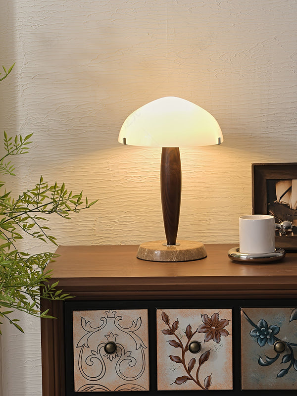 Elegante Tafellamp van Glas en Walnoot met Marmeren Accenten – Moderne Interieurverlichting