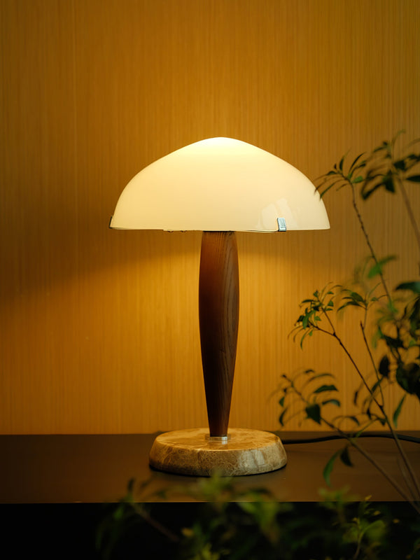 Elegante Tafellamp van Glas en Walnoot met Marmeren Accenten – Moderne Interieurverlichting
