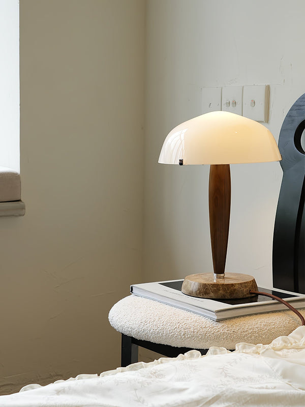 Elegante Tafellamp van Glas en Walnoot met Marmeren Accenten – Moderne Interieurverlichting