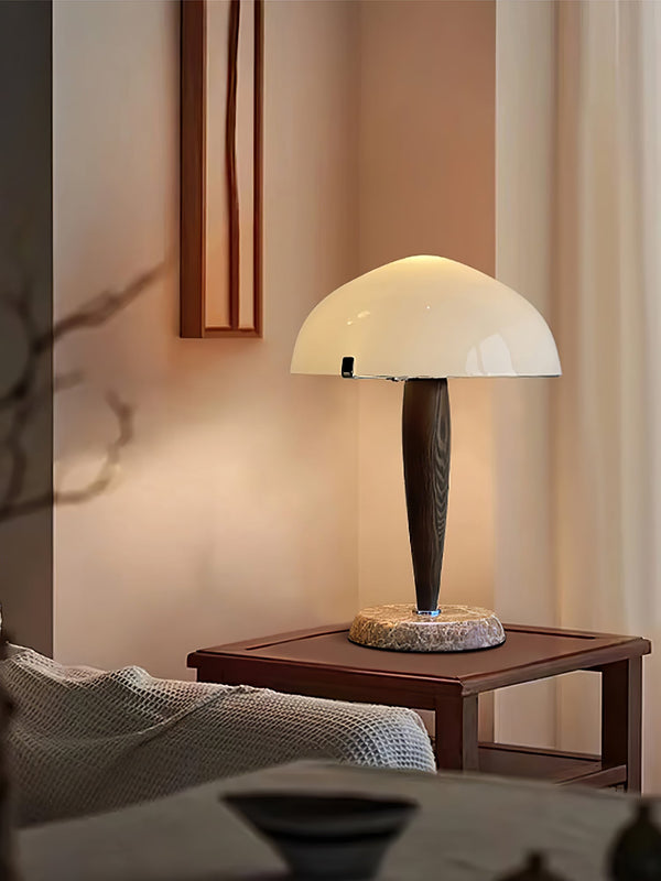 Elegante Tafellamp van Glas en Walnoot met Marmeren Accenten – Moderne Interieurverlichting