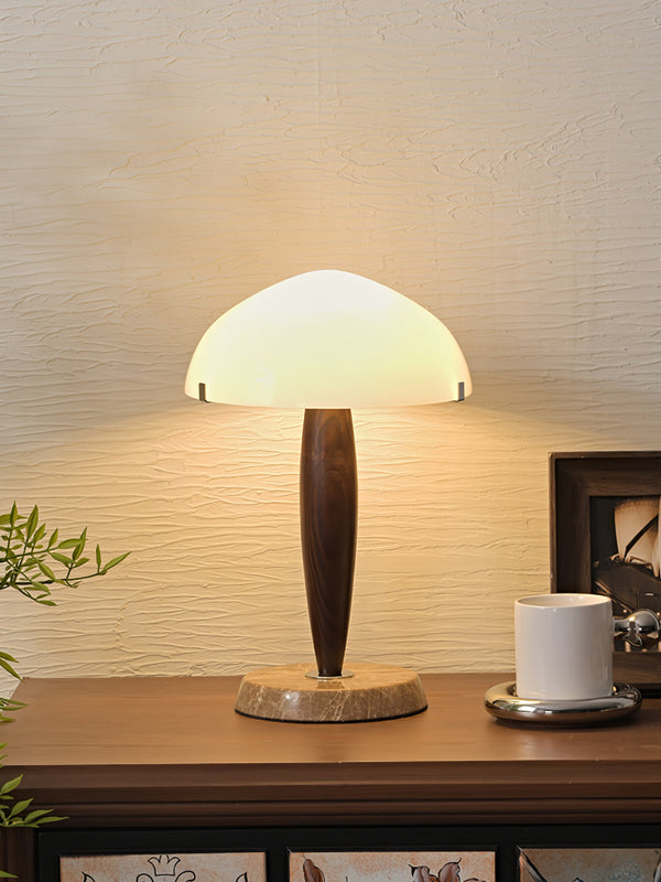 Elegante Tafellamp van Glas en Walnoot met Marmeren Accenten – Moderne Interieurverlichting