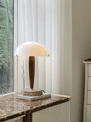 Elegante Tafellamp van Glas en Walnoot met Marmeren Accenten – Moderne Interieurverlichting