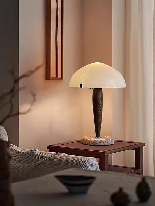 Elegante Tafellamp van Glas en Walnoot met Marmeren Accenten – Moderne Interieurverlichting