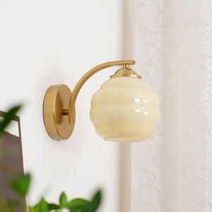 Klassieke Vintage Wandlamp met Gebogen Glas  Elegante Binnenverlichting