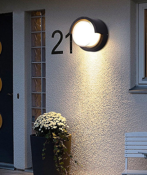 Moderne Zwarte Buitenwandlamp met Bewegingssensor – Weerbestendige Buitenverlichting