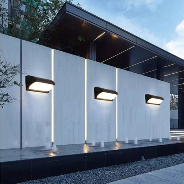 Moderne Zwarte Buitenwandlamp met Bewegingssensor – Weerbestendige Buitenverlichting