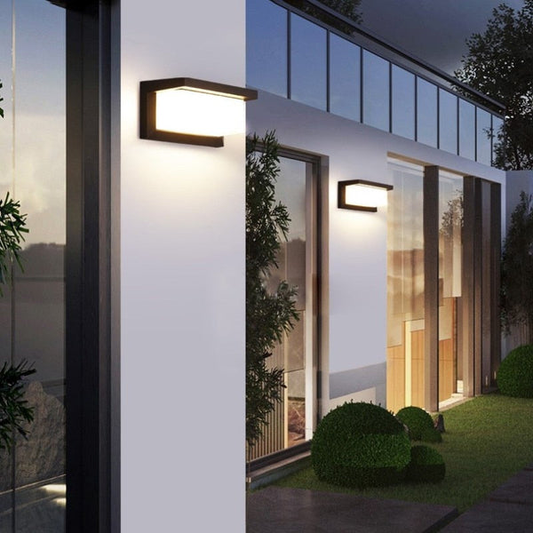 Moderne Zwarte Buitenwandlamp met Bewegingssensor – Weerbestendige Buitenverlichting