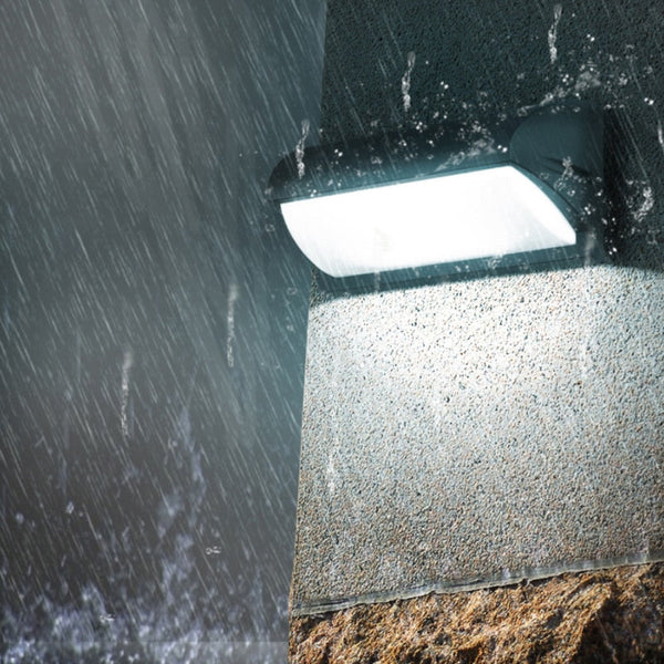 Moderne Zwarte Buitenwandlamp met Bewegingssensor – Weerbestendige Buitenverlichting