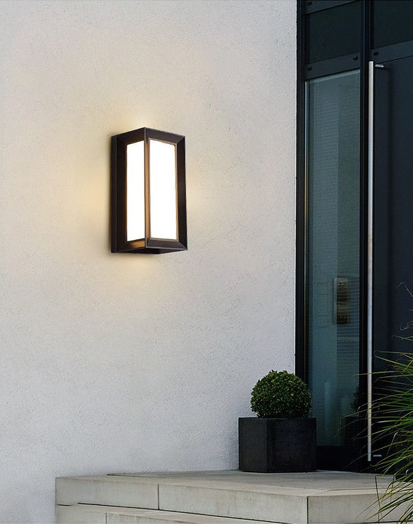 Moderne Zwarte Buitenwandlamp met Bewegingssensor – Weerbestendige Buitenverlichting