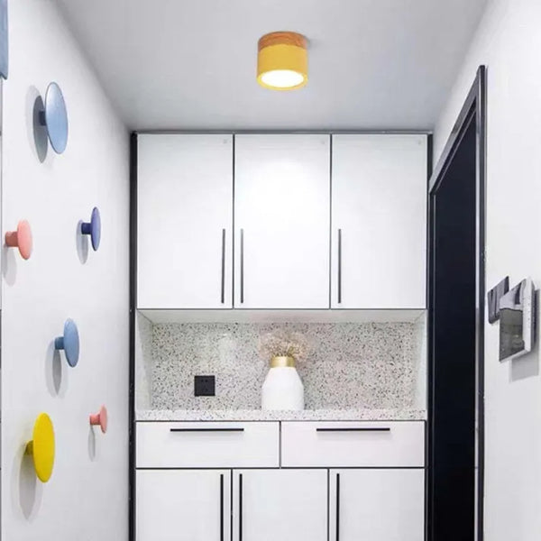 Moderne zwarte plafondlamp met houtaccent – LED design verlichting