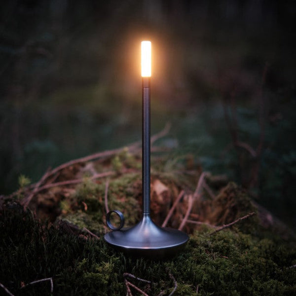 LeuchtSäule: Minimalistische Kerzenleuchte mit warmem Schein