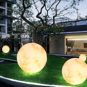 Zonne-energie Maanlamp voor de Tuin – IP65 Waterdichte LED Buitenlamp