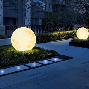 Zonne-energie Maanlamp voor de Tuin – IP65 Waterdichte LED Buitenlamp